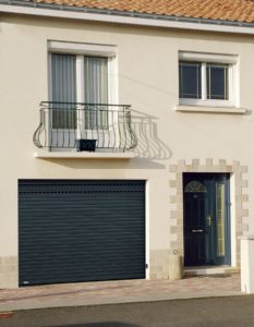 Porte de garage enroulable de chez Novoferm - MBA MENUISERIE