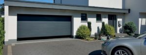 Porte de garage sectionnelle de chez Tubauto - MBA MENUISERIE