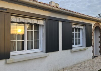 Volet coulissant motorisés SOLAIRE - Maison Ossature Bois - MBA MENUISERIE