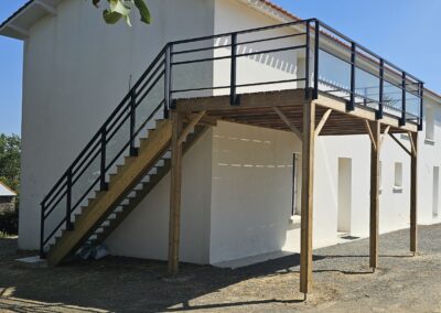 Terrasse sur Pilotis - Garde-corps Aluminium et verre - MBA MENUISERIE
